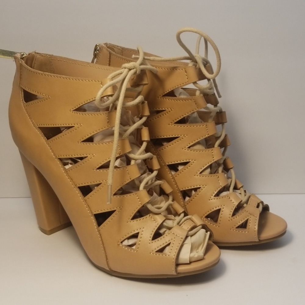 Bamboo Size 7.5 Tan Ankle Booties